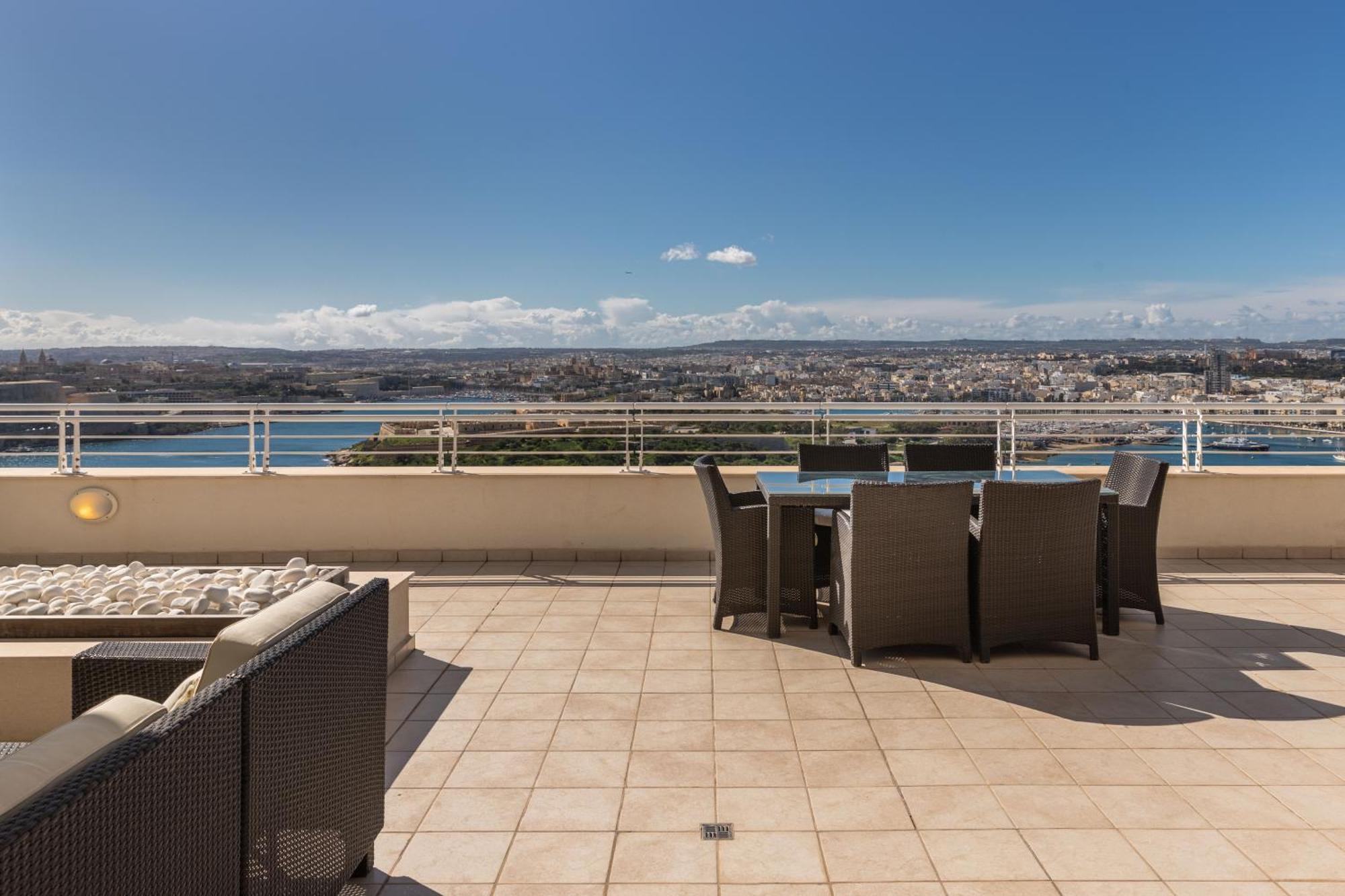 Malta - Best Panoramic Penthouse Lägenhet Sliema Exteriör bild