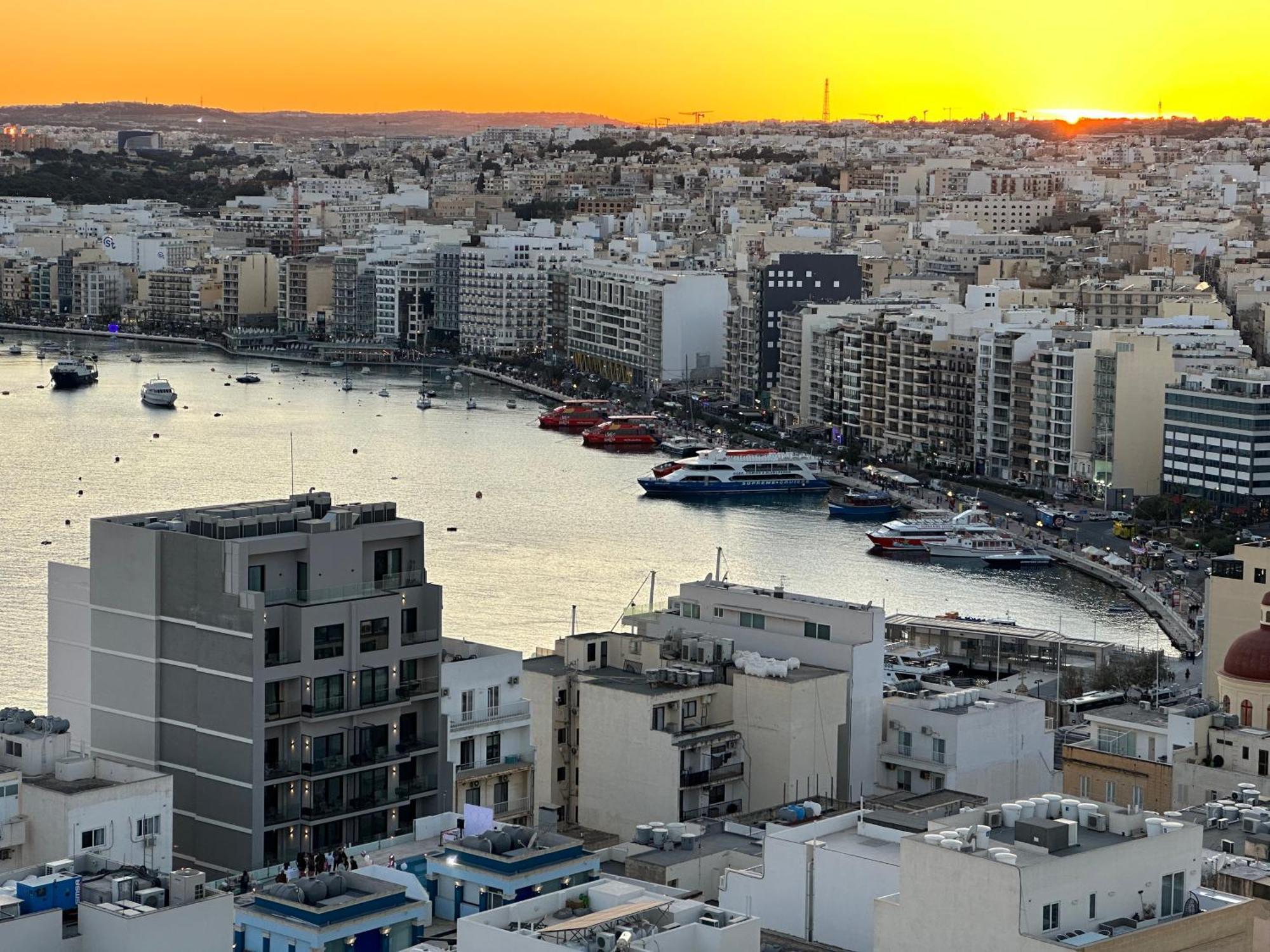 Malta - Best Panoramic Penthouse Lägenhet Sliema Exteriör bild