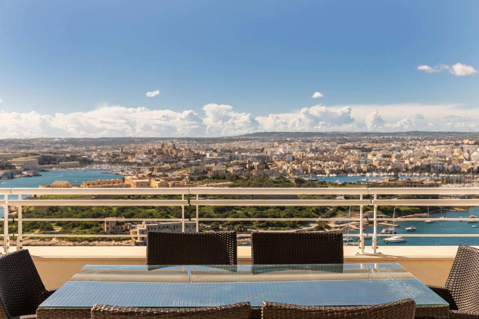 Malta - Best Panoramic Penthouse Lägenhet Sliema Exteriör bild