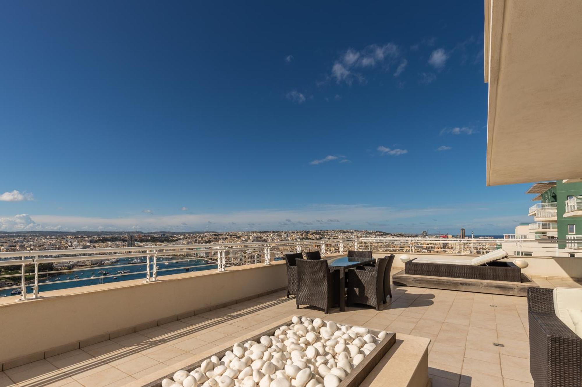 Malta - Best Panoramic Penthouse Lägenhet Sliema Exteriör bild