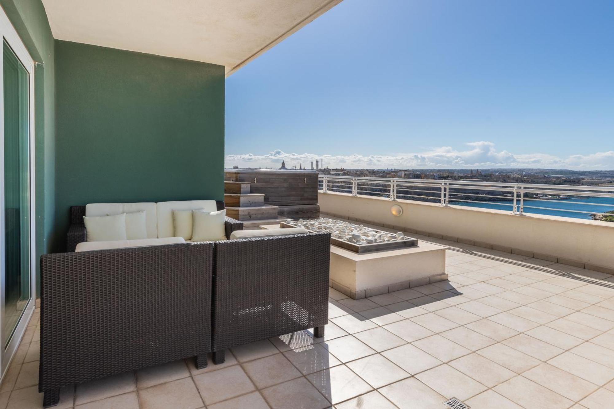 Malta - Best Panoramic Penthouse Lägenhet Sliema Exteriör bild