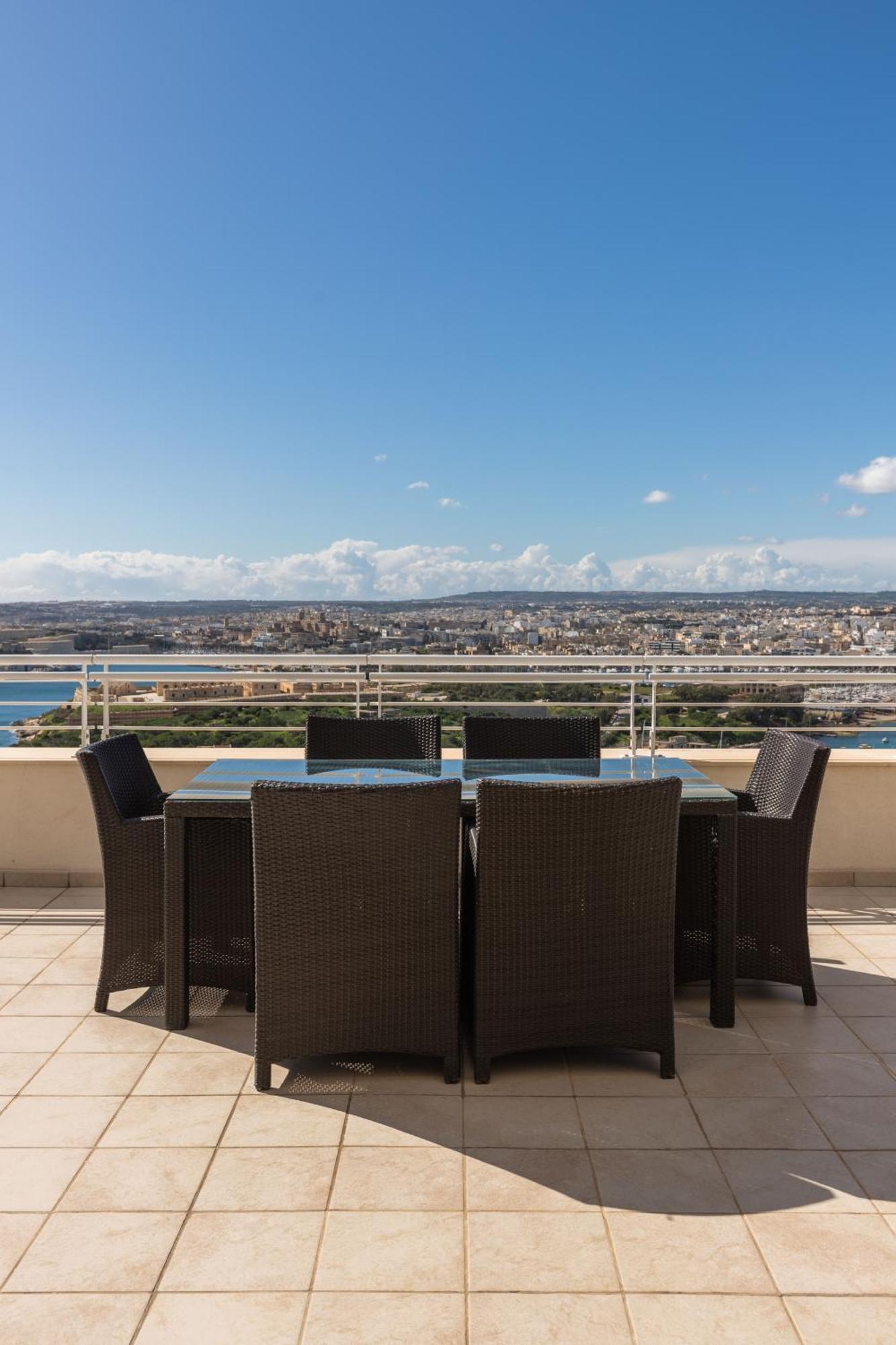 Malta - Best Panoramic Penthouse Lägenhet Sliema Exteriör bild